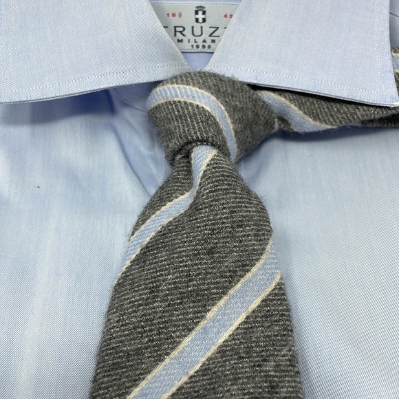Beautiful Cashmere & silk tie! Great shape, made in Italy heavy material, soft. - Picture 2 of 12